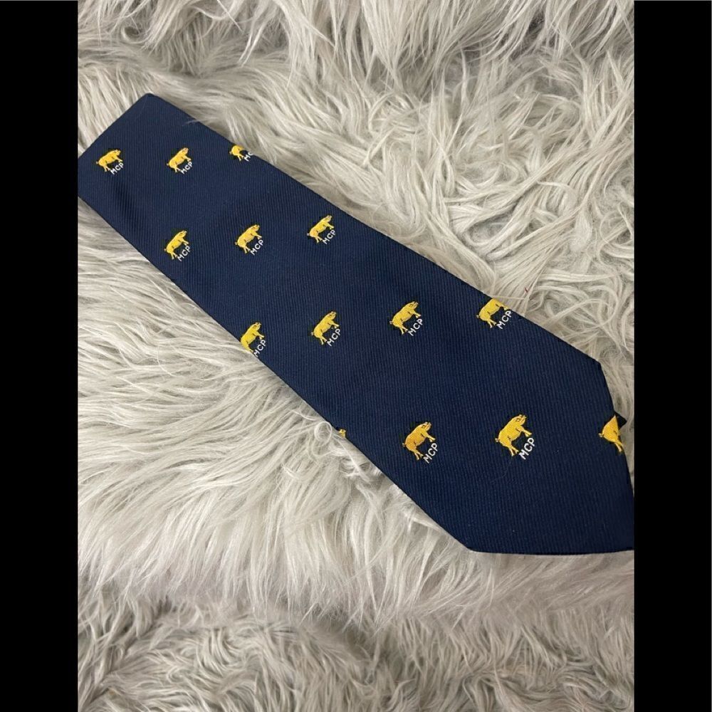 Bloomingdale’s MCP tie    - Picture 2 of 5